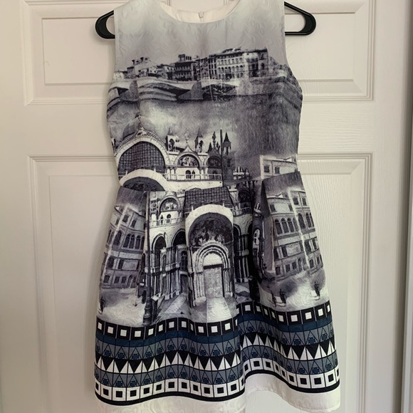 Dress - Picture 2 of 7